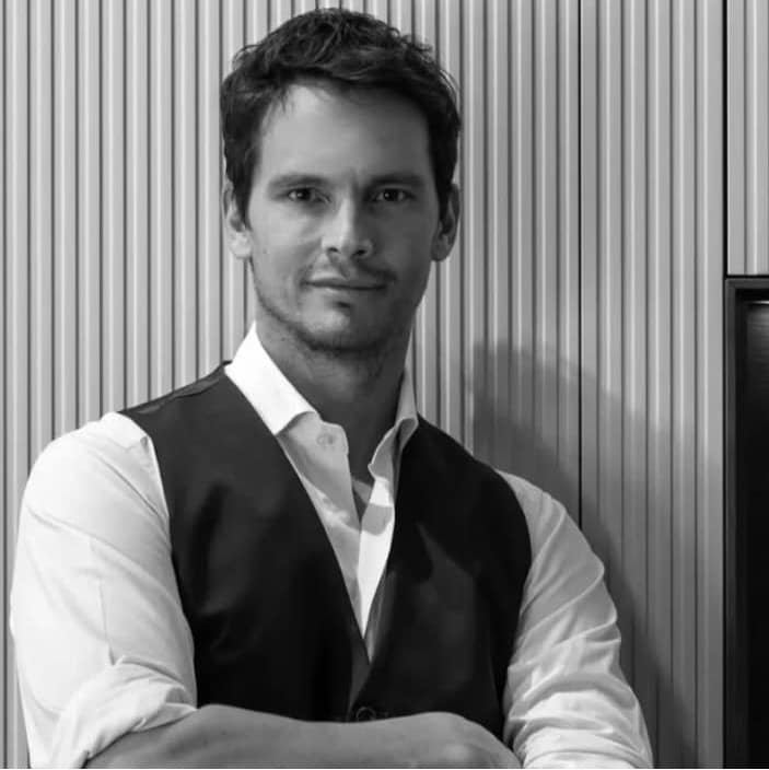 Portrait of Mauro Melon, an International Exit Strategy client testimonial, detailing his rapid transformation to high-end sales with Stefania Arca.